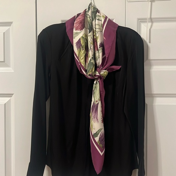 Gucci Womens Square 100% Silk Scarf 32 inches - Picture 2 of 16